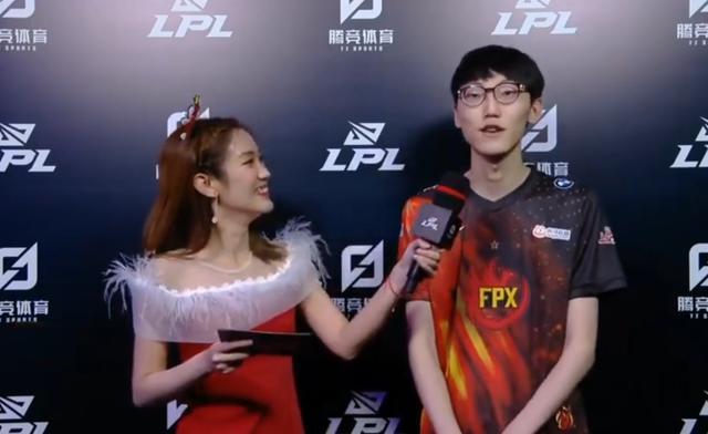 他仍然展现 他仍然展现